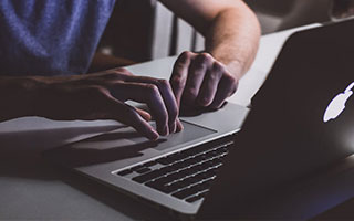 阿斯顿马丁Vantage，豪华跑车的典范